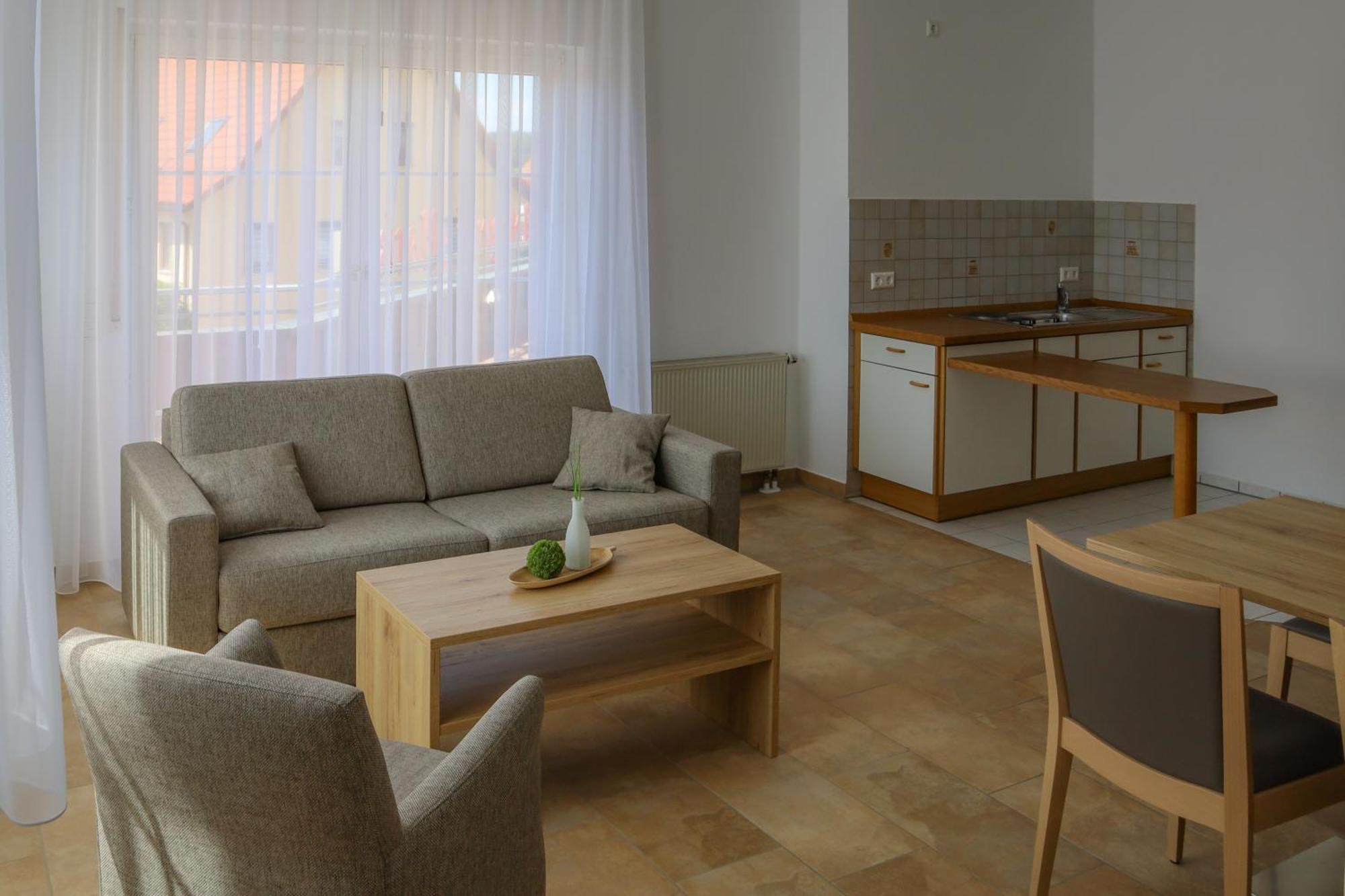 Hotel Adler Nattheim ภายนอก รูปภาพ