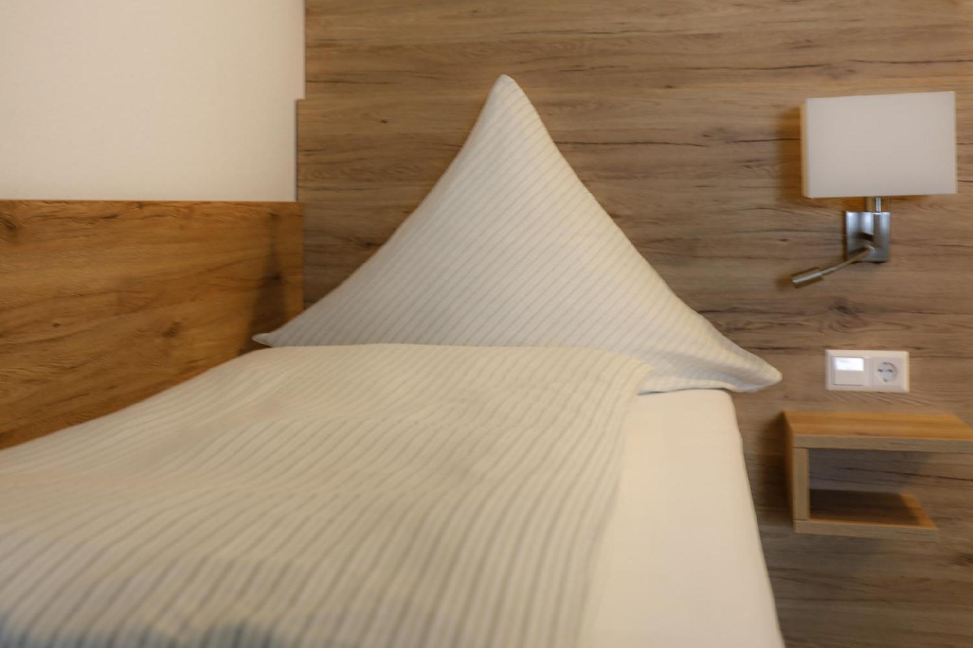 Hotel Adler Nattheim ภายนอก รูปภาพ